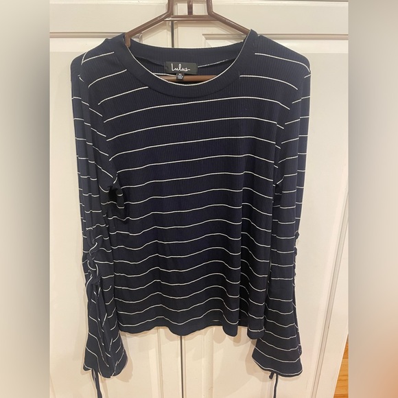 Lulu’s Navy/white striped top - Picture 1 of 3